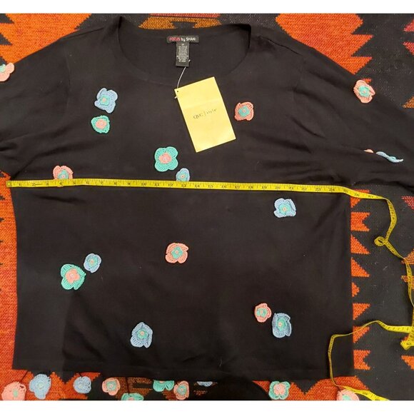 NEW Focus by Shani Women's Plus Size Black Sweater with Crochet Flowers. 2X - Picture 8 of 12
